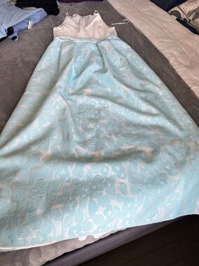 Badgley Mischka White Satin Label Close-Up